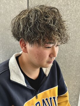 ニアウ 太田店(Niau) メンズパーマメッシュハイライト波巻きスパイラルパーマ群馬太田