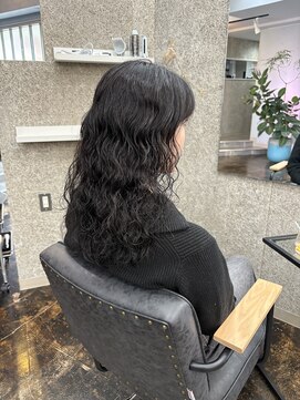 エイル(aell) 黒髪パーマ