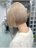ハイトーン切りっぱなしショートボブミルクティーピンクベージュ