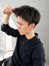 【スパイキーショート】メンズサロンYUIMARLSLOWが提案する、短髪でも差がつく束感と動きが魅力のスタイル