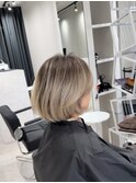 ミディアムレイヤーカットバタフライカットハッシュレイヤーボブ