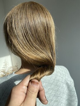 イリ 梅田(ili) 外人風ブロンドベージュ