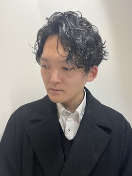 ウクラ バイ レシッド 池袋(uchla by rcid) アップバング波巻きウェーブパーマ束感サイドパート刈り上げ流行