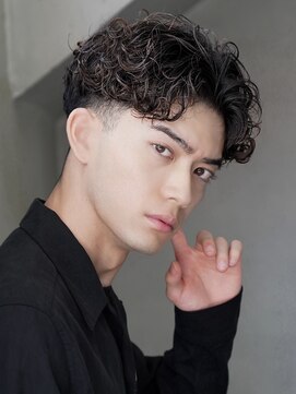 カライングドゥ(ing deux) スーツ短髪ツーブロック束感モテる黒髪シークレットパーマ流行