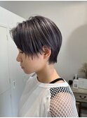 ハイライトカラーラベンダーグレー × ハンサムショート