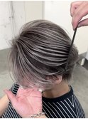センターパートバレイヤージュシルバーカラーブリーチカラー原宿