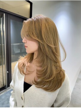 ホロ 渋谷(hollo) ミルクティハイトーンベージュレイヤーカットロング