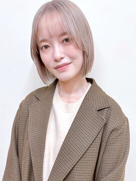 ホワイトブロンド ハイトーンボブ ブリーチカラー ミニボブ
