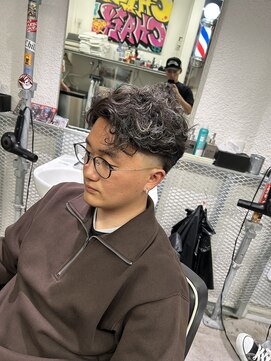 チルチェア 吉祥寺店(CHILL CHAIR) 七三パーマ テーパーフェード