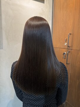 フークフーク(HOEK HOEK) ◎ ツヤツヤ自然な縮毛矯正