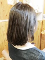 ララテラス(LaLa Terrace)&nbsp;ダークグレージュ×大人かわいいロブ、重めスタイル