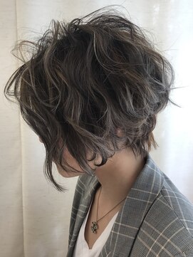 エンリエド(ENLIED) ENLIED☆ジェンダーレスな前下がりショート☆