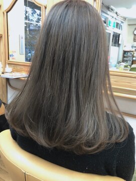 ジェンヌ(Sienne) 10トーンのミルクティーベージュカラー/30代/40代/50代/60代