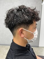 リット×ベリエ(Lit.×belier)&nbsp;ビジネスショートツイストスパイラルパーマツーブロック刈り上げ