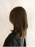 ミディアムレイヤーに、秋のグレージュカラー