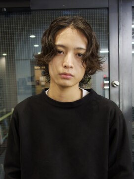 ポール(pole) 外国人風メンズミディアムパーマ