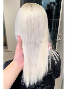 モニカ 原宿店(MONIQA) ホワイト