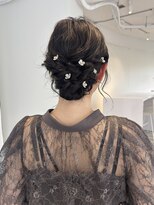 サークル(CIRCLES)&nbsp;ミディアムのシニヨンスタイル