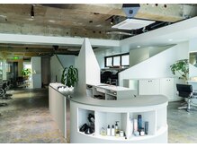 バロウ(BURROW)の雰囲気（デザイン賞を受賞した店内。大きな窓もあり心地が良い店内です☆）