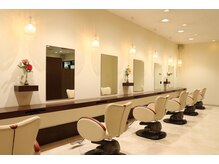 明るい店内♪[髪質改善/ショートカット/白髪染め/ケアブリーチ]