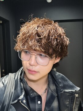 ボンドストーリールミエール(Bond Story lumiere) ツイストスパイラルパーマラウンドマッシュ眉毛刈り上げ