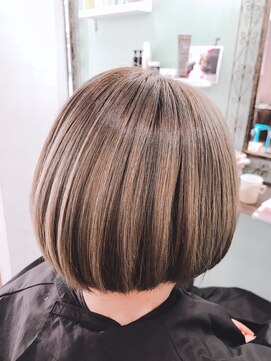 ヘアーアンドビューティービアンカ(Hair&Beauty Bianca) マッシュボブグレージュ