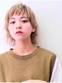 ケアブリーチで手触りの良いハイトーンカラー×エッジショート。
