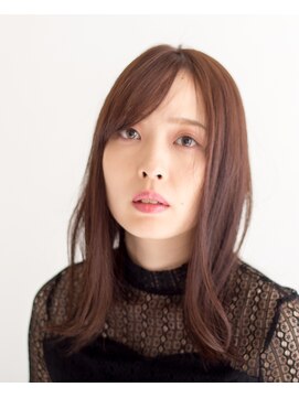 スギ(SUGI) 鎖骨らへんミディアムレイヤー