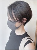 【morio 原宿】大人ハンサムショート 耳かけ グレージュ