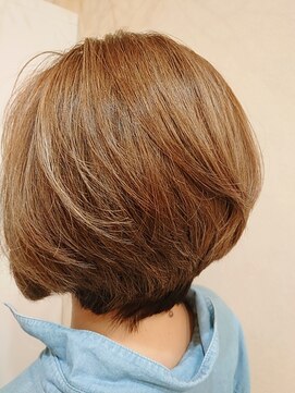 ガレリアエレガンテ 尾張旭店(GALLARIA Elegante) 40代50代60代白髪ぼかし×ハイライト×ショート