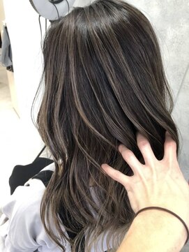 エヌプラス(N+) 黒髪グラデヘアーオリーブグレー小顔に見せるヘアココアベージュ