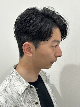 ヒュイル バイ ニアウ(Hwyl by Niau) メンズマッシュセンターパートスパイラルパーマニュアンスパーマ