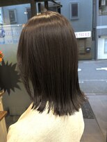 リノナ(Linona)&nbsp;やわらかミディアムワンカールパーマカーキグレージュ前髪錦糸町