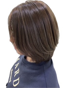 アリエル セバスチャン （艶カラー）寒色グレージュハイライト