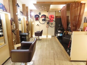 トモスボーテ(TOMOS BEAUTE)の写真/【コンパクトだけど開放的】周りを気にせずゆったりできる4席のみのプライベートサロン“TOMOS BEAUTE ”