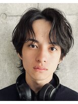 フィフス(fifth)&nbsp;原宿フェザーショートメンズカットセンターパートウルフ刈り上げ