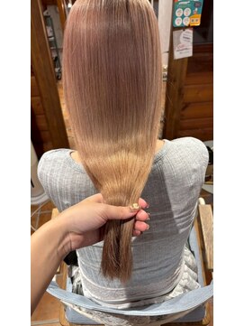 ハイトーンピンクミルクティーベージュくすみカラーストレート