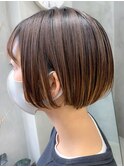 前下がりボブ、グレージュ、透け感カラー、ミニボブ