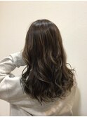外国人風カーキグレージュ