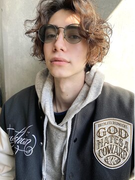 レーヴス(REVES) 波打ちスパイラルパーマ　ナチュラルセンターパート