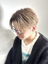 イーラ(era)&nbsp;ハイトーンセンターパート毛流れナチュラル刈り上げ