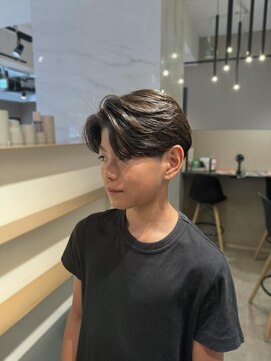 ヨロ(YoLo.) 韓国風ナチュラルフェザーパーマ/キッズカット