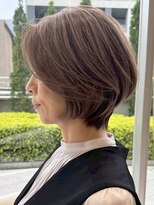 ソワネ 表参道(soigne)&nbsp;表参道丸みショートボブレイヤーカットアッシュグレー40代◯