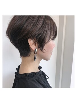 ヘアアンドフェイシャル ヴィトリーノ(Hair & Facial Vitrine) ☆小顔見え×襟足すっきり美フォルム大人ショート☆
