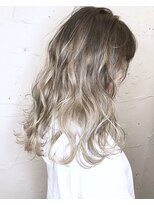サロウィン 表参道(SALOWIN)&nbsp;外国人風ホワイトブロンドグラデーション　【SALOWIN 表参道】