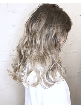 サロウィン 表参道(SALOWIN) 外国人風ホワイトブロンドグラデーション 【SALOWIN 表参道】