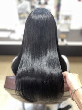 ルーミールーム(RoomieRoom) 黒髪暗髪ナチュラルストレートツヤツヤちゅるんロング髪質改善