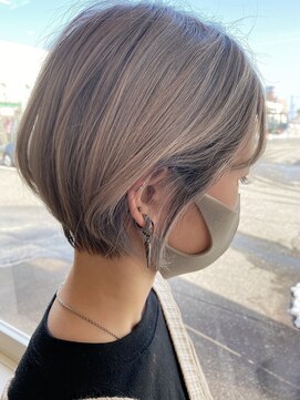 ネオヘアーバイヘアーシーク(neo hair by hair chic) くびれショート×ホワイトベージュ
