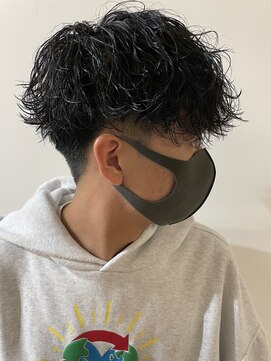 ヒュイル バイ ニアウ(Hwyl by Niau) メンズマッシュパーマ波巻スパイラルパーマニュアンスパーマ