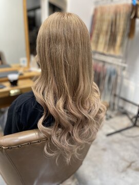 フツーロ 栄(FUTURO) プルエクステ　コテ巻き